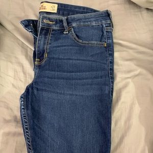 Hollister size 7